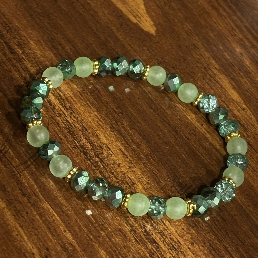 Green Crystal & Matte Bead Stretch Bracelet with Gold Accents